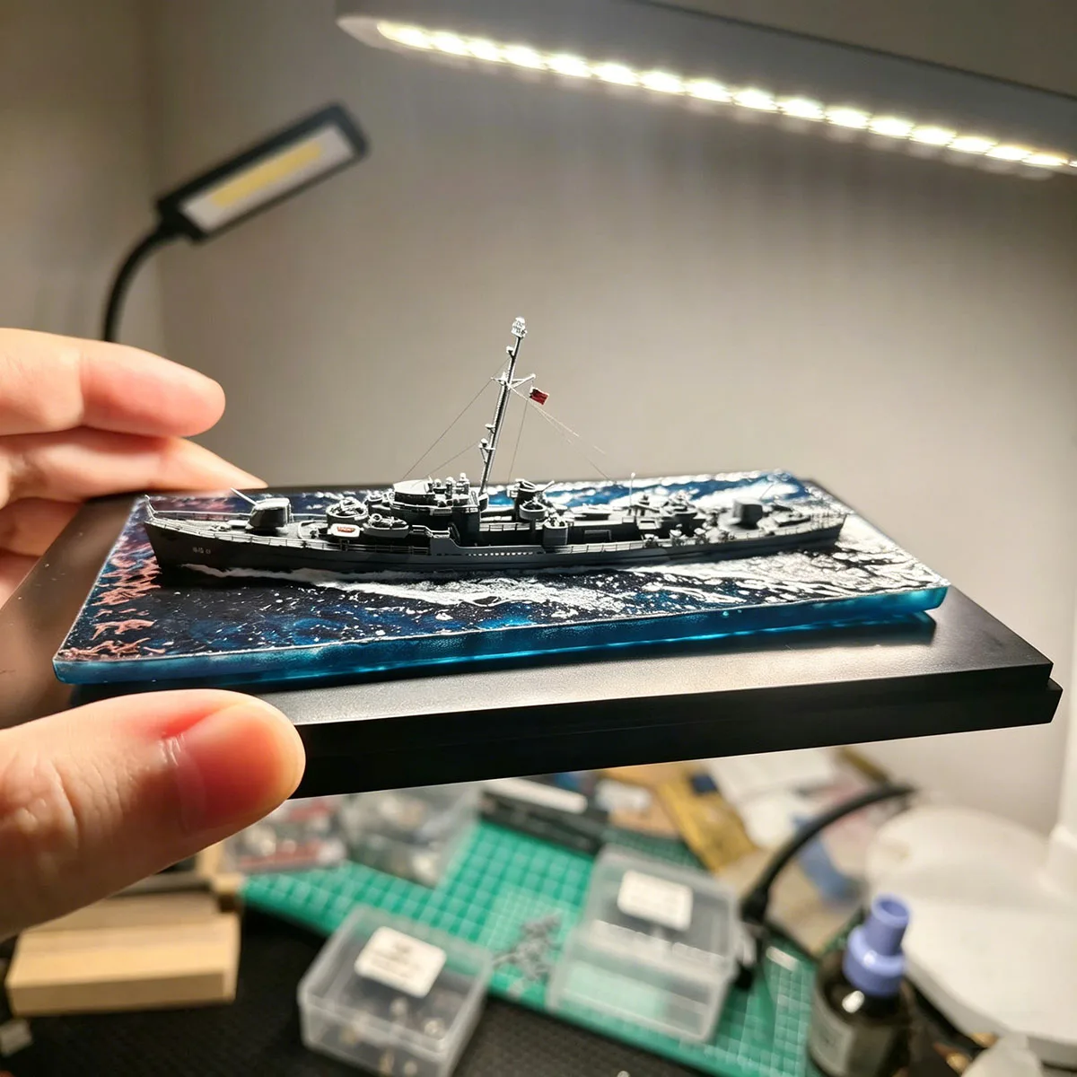 1/700 Butler-class Destroyer USS Roberts Water Scene Model 18cm Handmade Ship Scene Static Model Ornaments