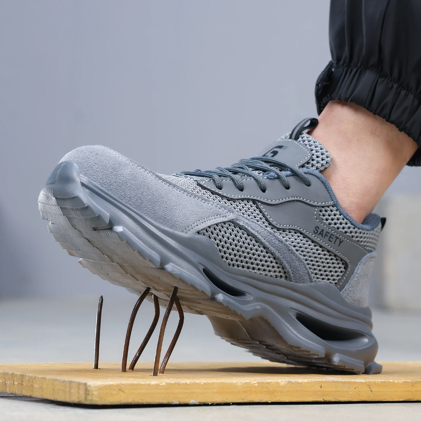 

GUYISA Men's Work Shoes Anti Smash and Anti Puncture Summer Breathable Low cut Grey Sports Series Professional Work Shoes