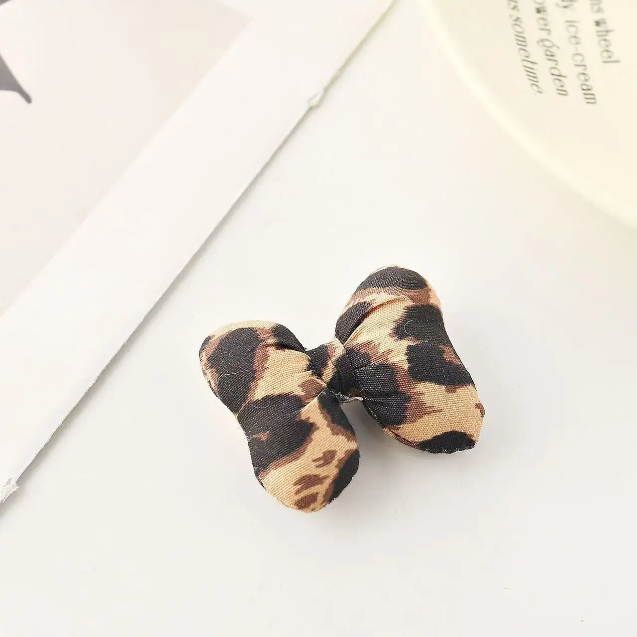 300 قطعة إكسسوارات جديدة مملوءة بالقطن بخمسة بتلات، أحذية وجورب ملابس بطباعة الفهد