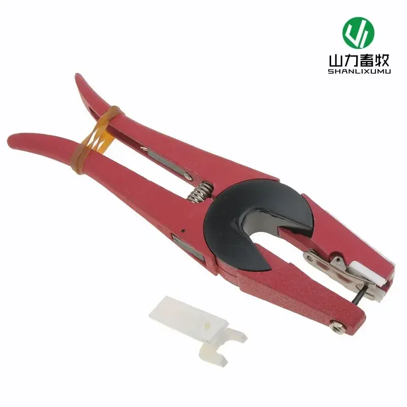 A 1PCS Wan Jia (original Red Flag) C Type Red Ear Tag Holder With Ear Tags Used In Cattle And Sheep