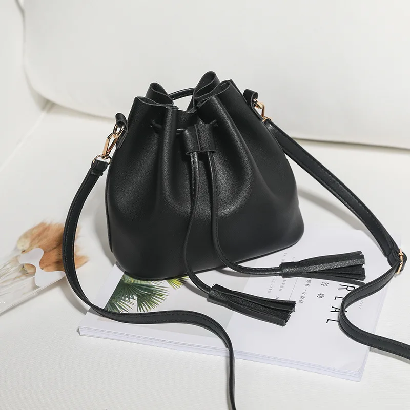 Bag female tassel shoulder bag bucket bag texture slung commuter bag large capacity fashion Joker casual light.