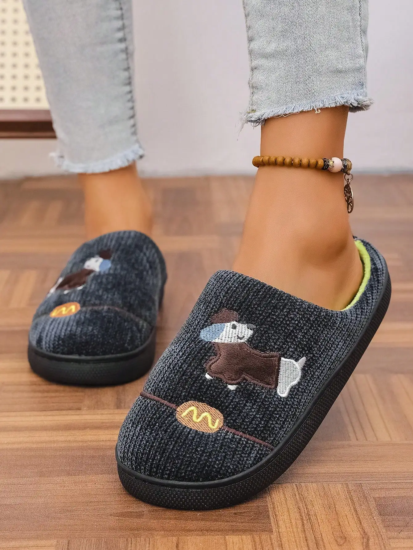 Thick-soled cotton slippers with anti-slip and warm properties, designed for indoor use in autumn and winter, featuring cartoon