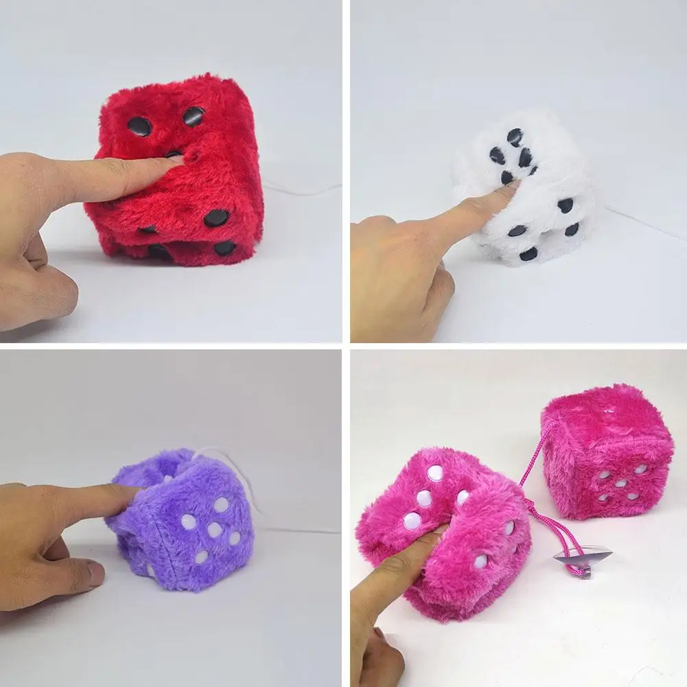 Grandi capelli lunghi Stampa a caldo Dot Dice Peluche Cubo Ciondolo Ornamento per auto Setaccio Anime Accessori per la decorazione dell'auto Ciondolo automatico