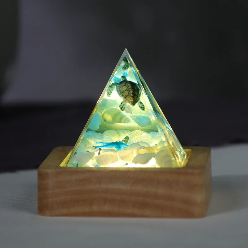 سلسلة المحيط ذات المناظر الطبيعية الصغيرة الهرم المخروط الراتنج الحرفية الصغيرة ضوء الليل رفيق هدية زخرفة سطح المكتب