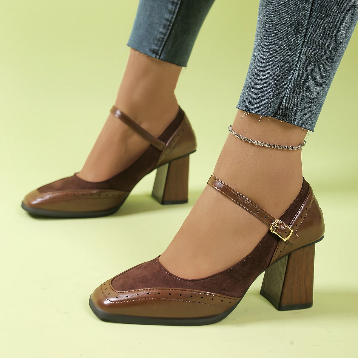 

2025 New Fashion French Style Women's Black Square Toe Chunky Heel Thick Sole Buckle Slip-On Pumps Vintage Sandals for Ladies
