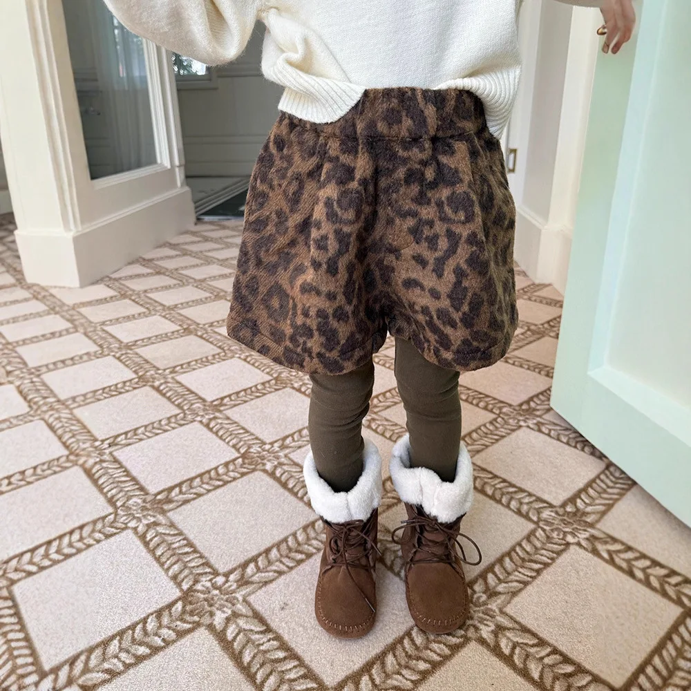 

2025 зимние новые детские теплые шерстяные шорты для девочек, шорты с леопардовым принтом, детские толстые шорты, модные повседневные шорты для мальчиков, детская одежда