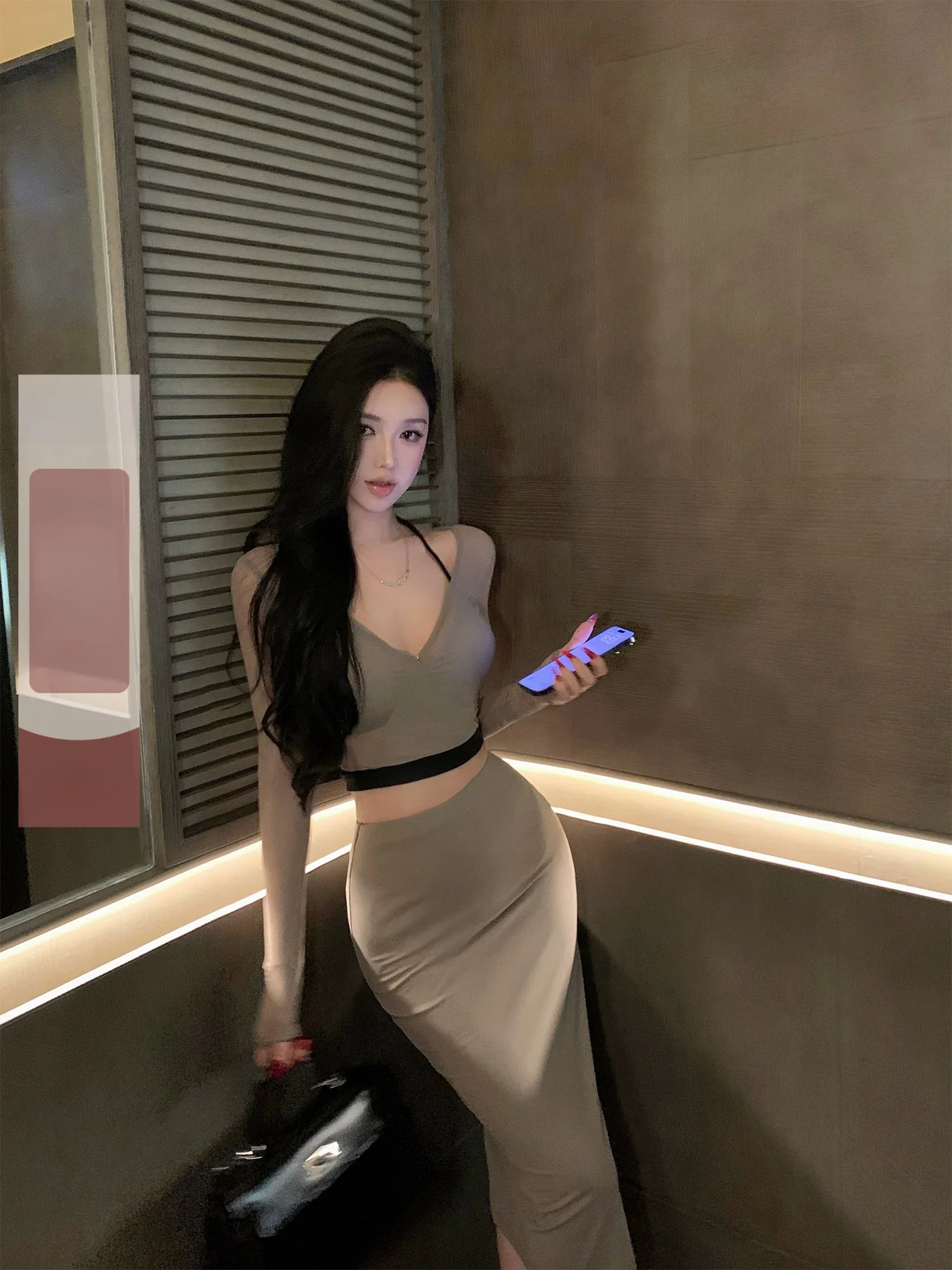 

Комплект JAYKY YANG Sally Beau: вязаная юбка с глубоким V-образным вырезом и топ, повседневный костюм-двойка из нейлона и спандекса, весенняя мода