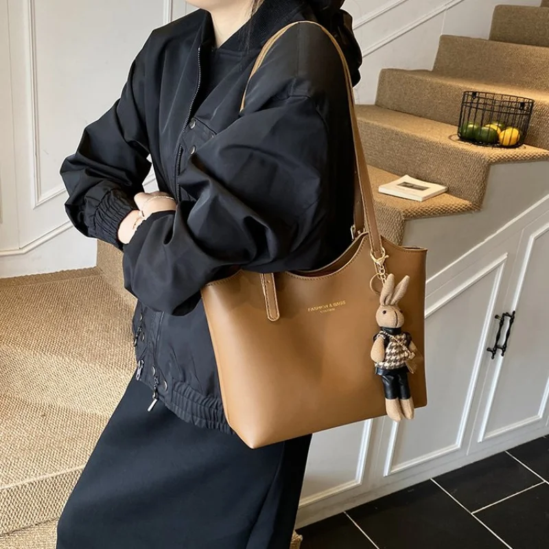 

Popular Crossbody Bag For Women Luxury Brand Leather Material Lightweight And Chic For Effortless Style