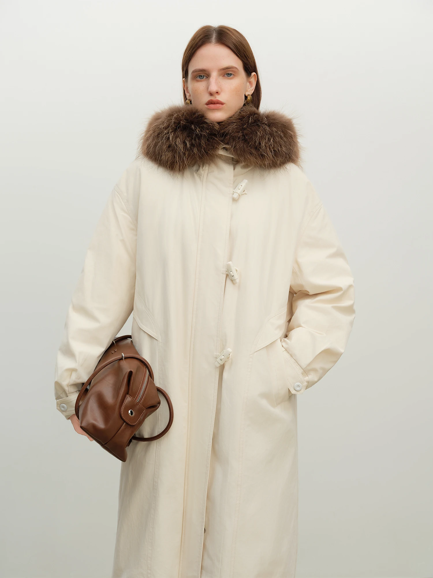 ZIQIAO ライトウォーム プチサイズ レディース レトロ フード付き ロング フェイクファー襟 パーカー ダウンジャケット 2025年冬新作 ロング ツーカラー コート