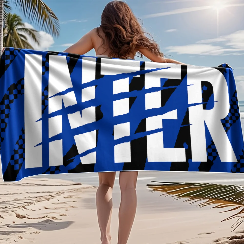 Toalla de Playa a Cuadros Azul y Negro del Inter de Milán, Microfibra Suave de Secado Rápido, Toalla de Baño con Estampado de Texto INTER para Aficionados, Natación y Actividades al Aire Libre