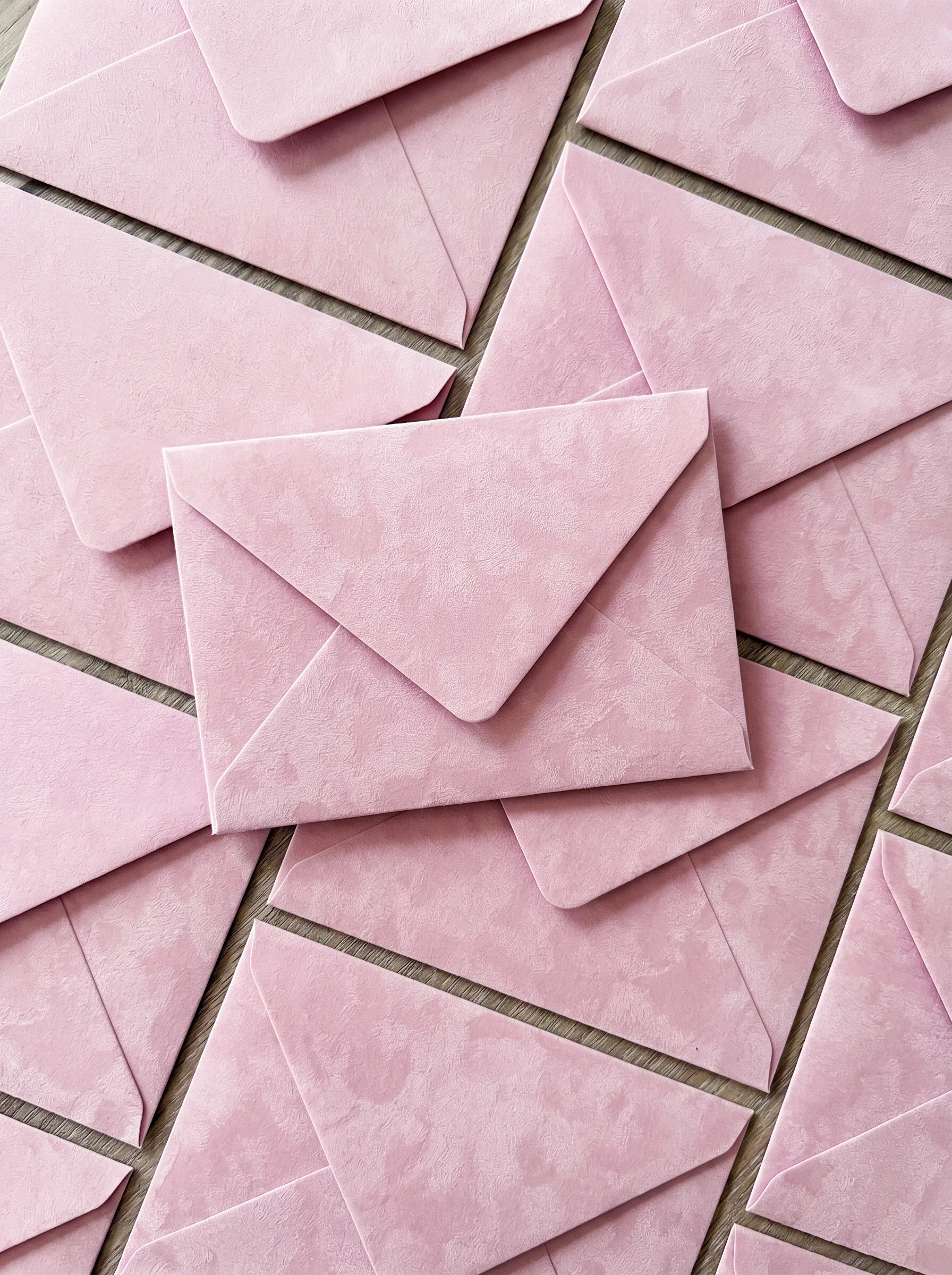 

20Pcs Pink Velvet Envelopes for Birthday Invitations，Luxury Foil Flap Customizable Envelopes, Happy Birthday Party Supplies