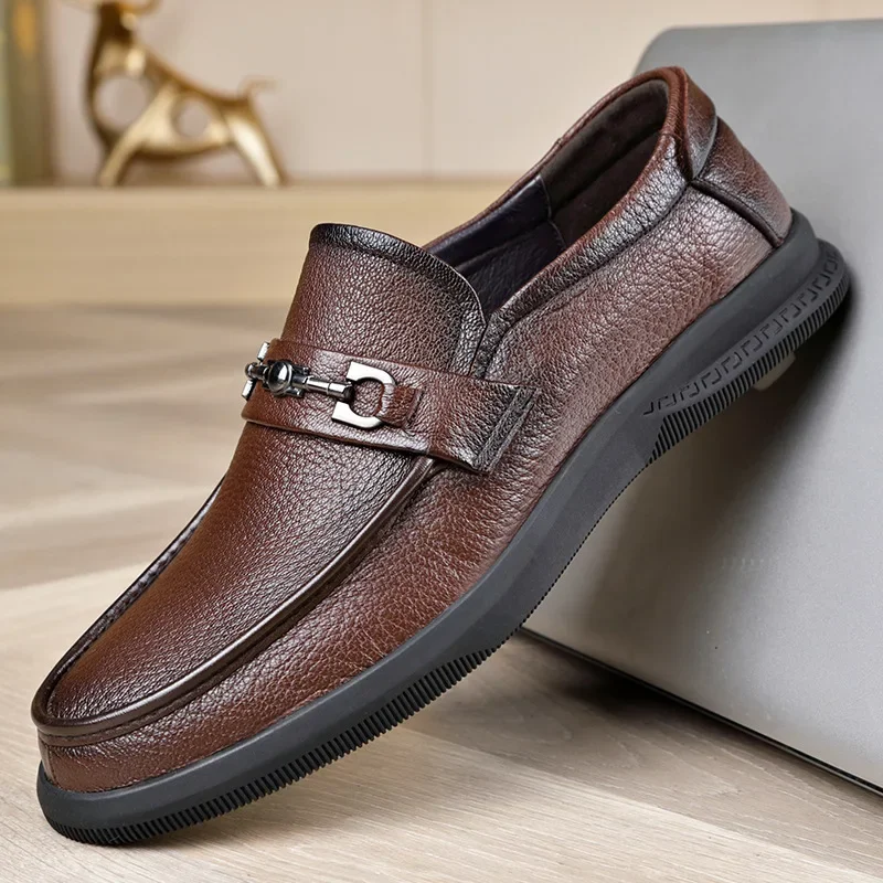 Newest Men Shoes Casual Light Breathable Genuine Leather Shoes Men Flat Men Loafers Slip-on Soft Moccasins Driving Shoes Summer