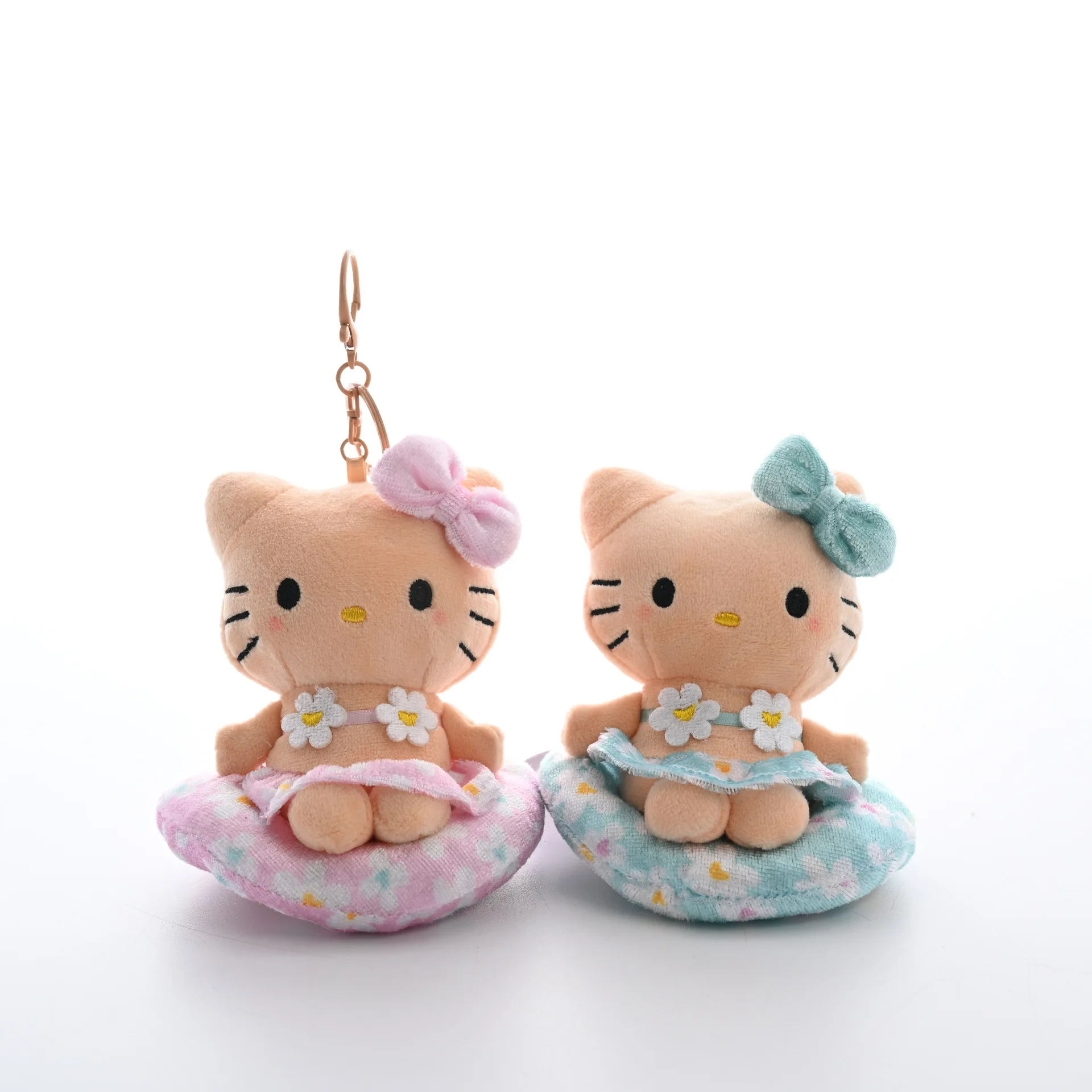 ハローキティぬいぐるみキーホルダー、ハワイアンブラックスキンフローラルスイミングリング、ハローキティ漫画人形、かわいいキティ猫バッグ用1個