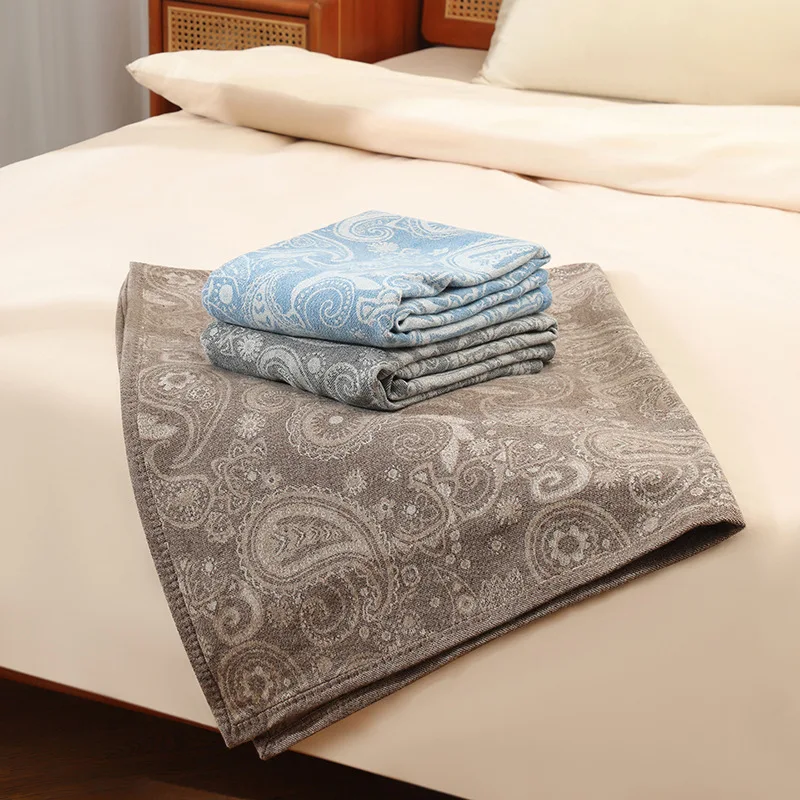 Textile City Soft Cozy Paisley Pattern Throw Blanket for Couch Home Decor Jacquard Sofa Cover Warmth Accessory
