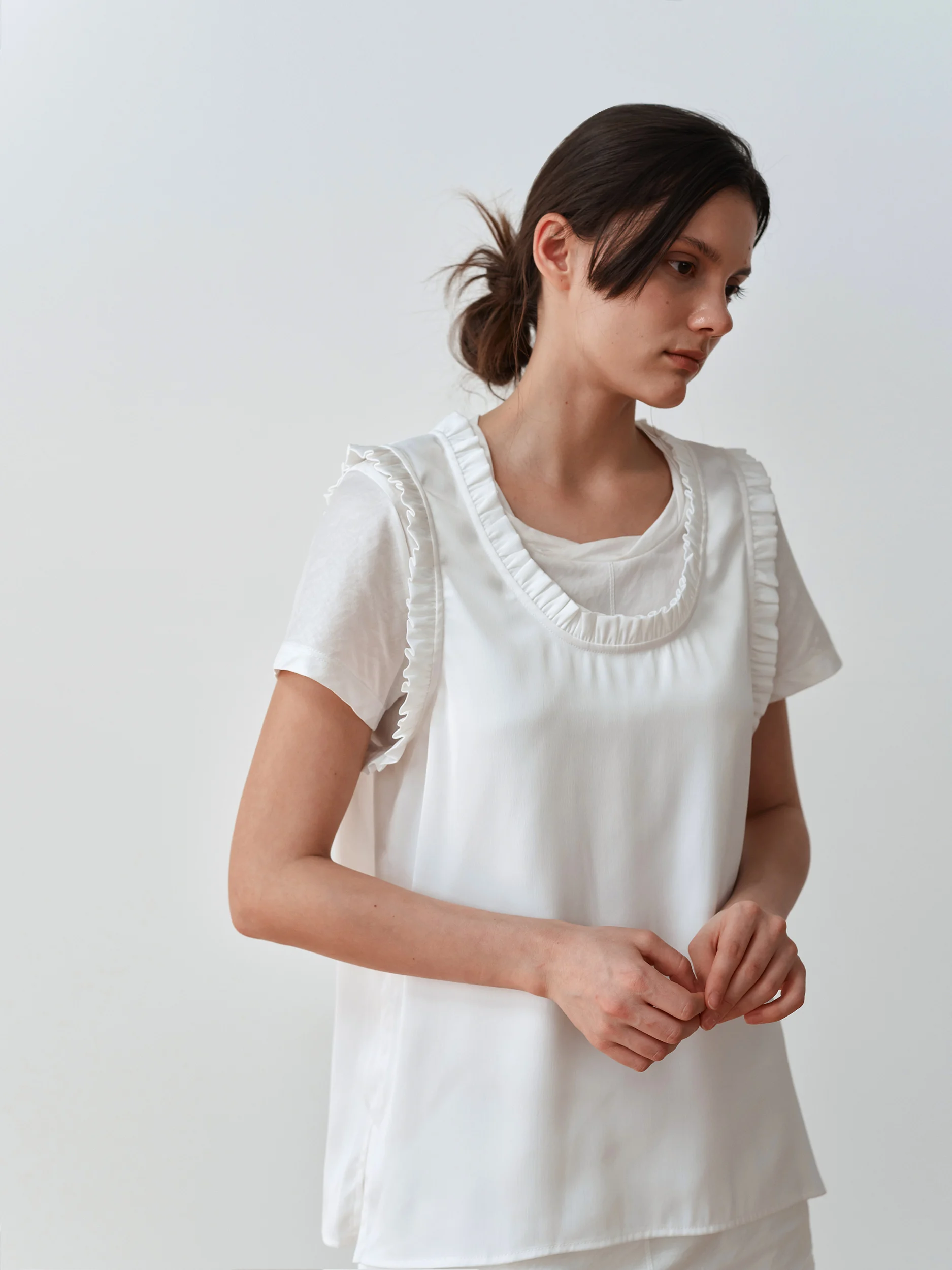 

Свободный атласный жилет SETTE SEVEN с рюшами и U-образным вырезом, женский, модный, летний 2025, 100% полиэстер, с декоративной отделкой