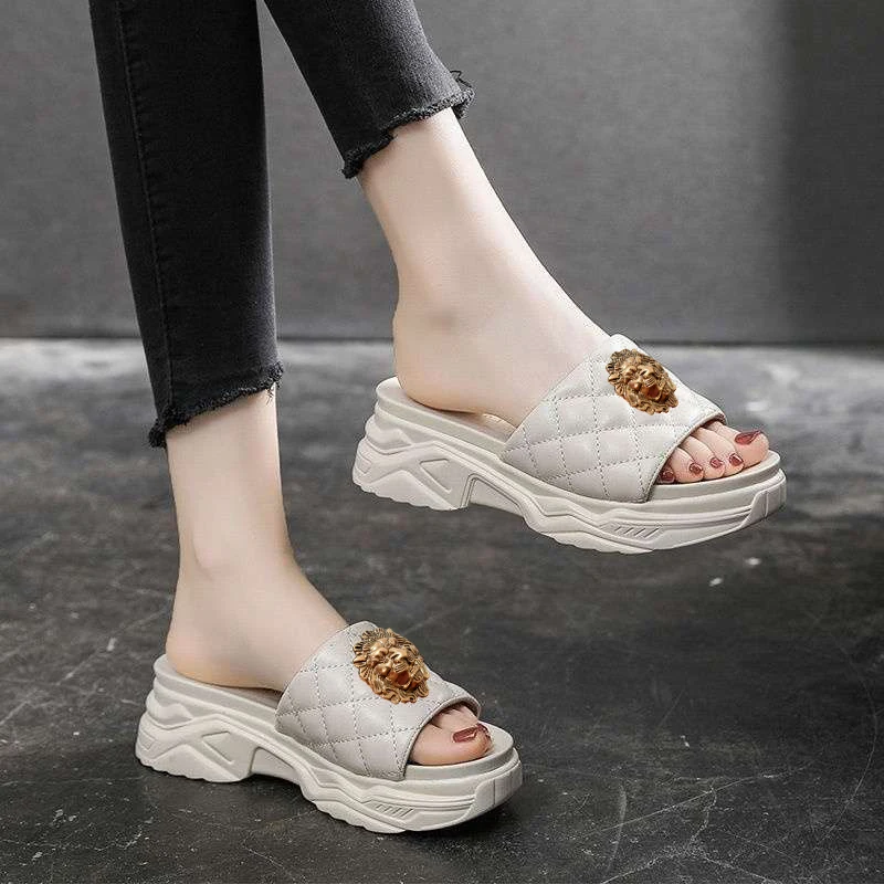 New summer fashion, lightweight and anti-slip flat-bottomed flip-flops for women wearing thick-soled wedge heels T68