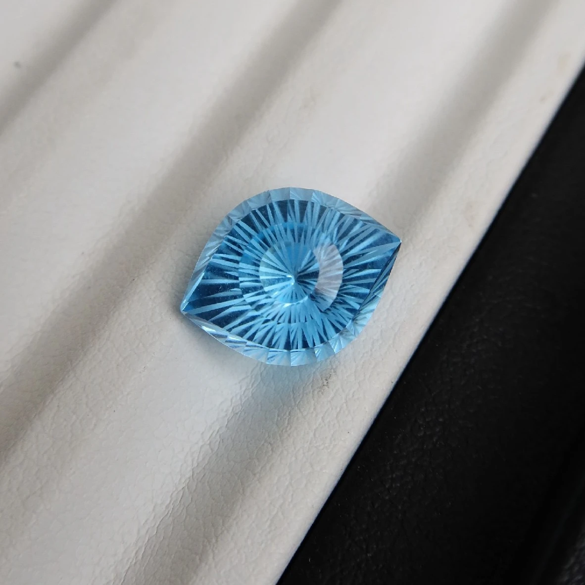 

High Quality Cutting Eye Shape Gems 10x13mm Blue Topaz Stone for Sale