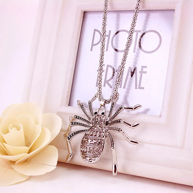 Exquisite Personality Hollow Out Spider Necklace Long Bohemian Crystal  For Women Gift Necklaces Pendants X611