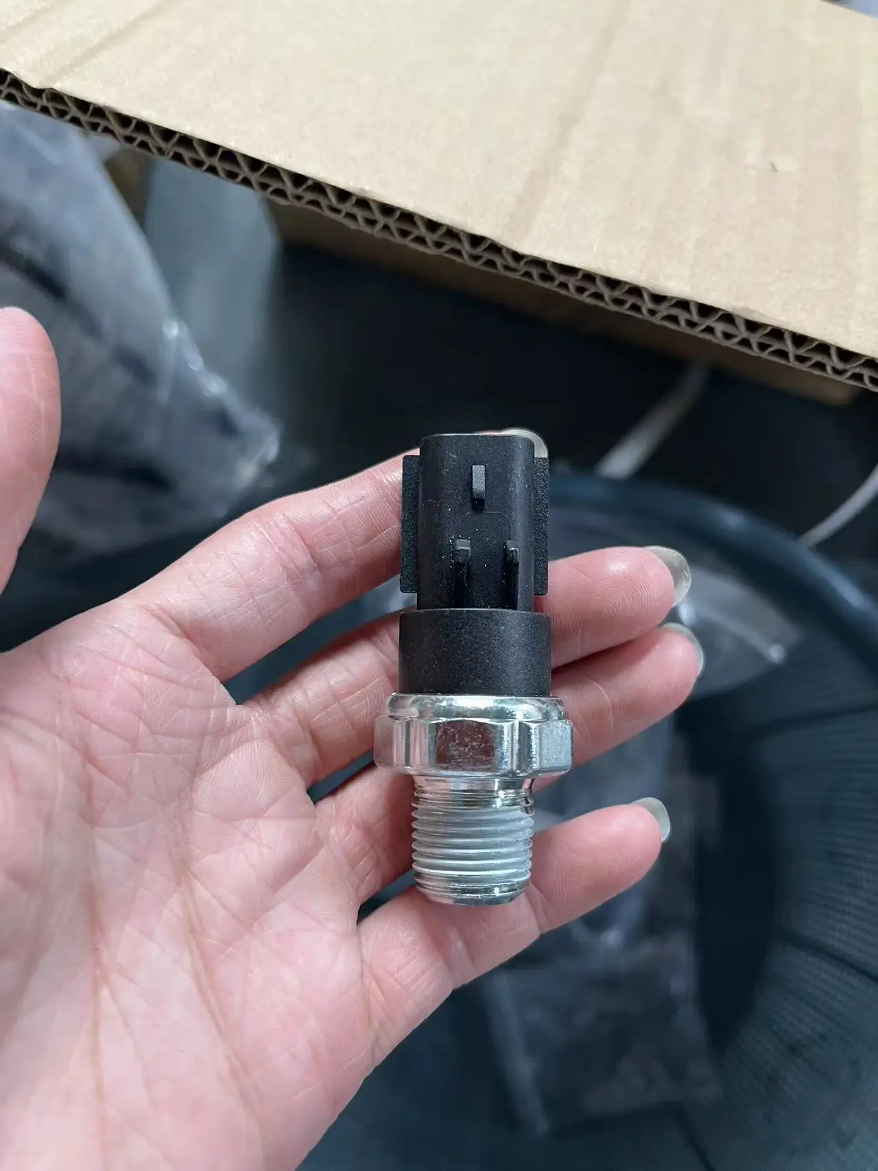 1pc 5149098AA New Engine Oil Pressure Switch Sensor For Chrysler-Jeep Dod-ge 05149098 05149098AA  5149098