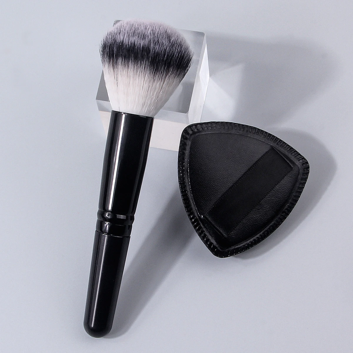 Pincel de pó facial macio portátil, 2 peças, pincel de blush e pincel de contorno + esponja de maquiagem sem entupimento