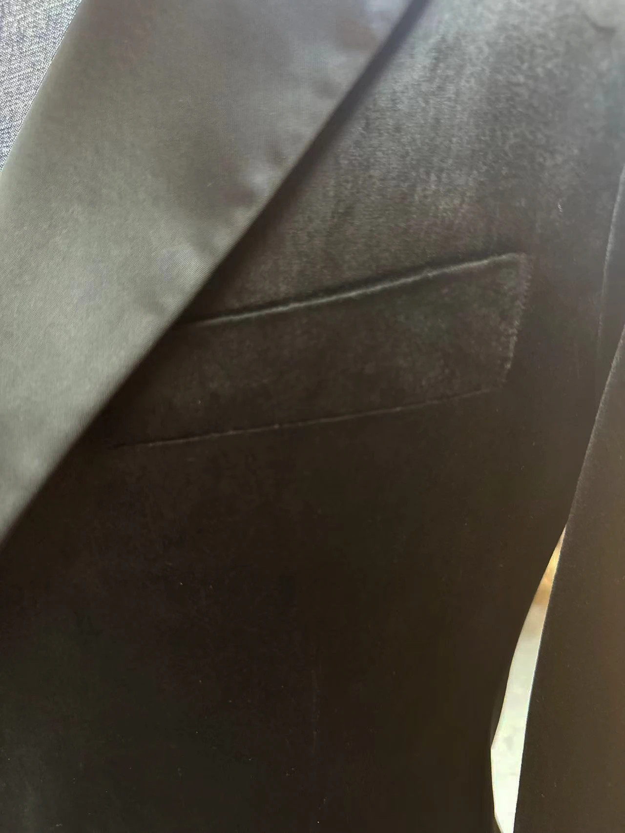 黒ベルベットメンズスーツセットコスチュームオムスリムフィットウェディンググルームタキシードジャケット+パンツサテンピークドラペルビジネスカジュアルスーツエレガント