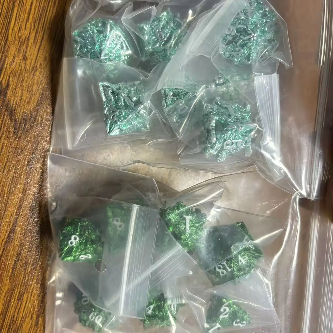 

Green Hollow dice DND Dragon head dice Polyhedral Metal dices set for Dungeon and Dragon TRPG board game RPG COC D&D Dice Gifts