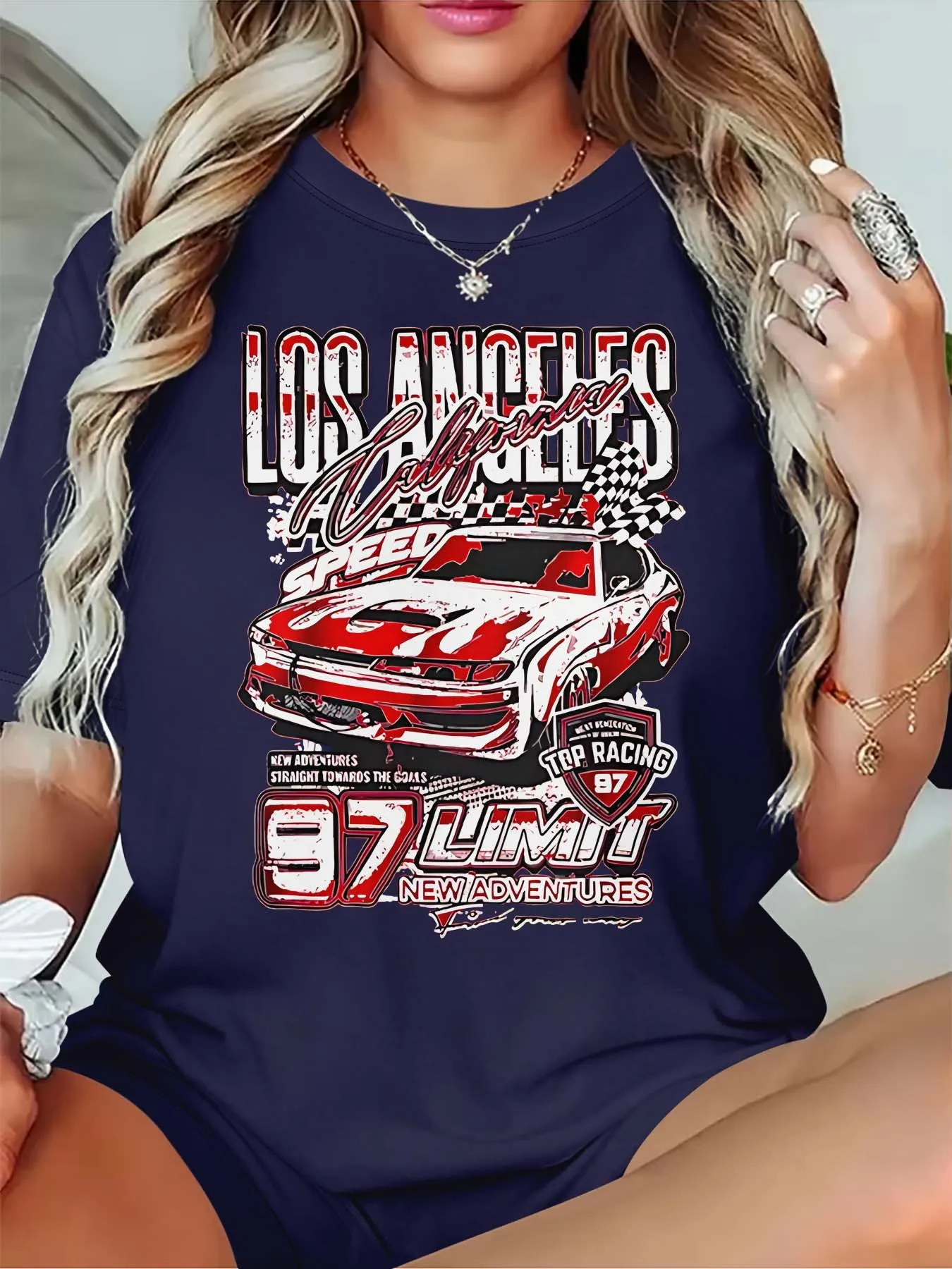 Koszulka damska plus size w stylu wyścigowym Los Angeles, modny top z grafiką samochodu, idealny na przyjęcie \"Uwielbiam szybkość i przygody\".