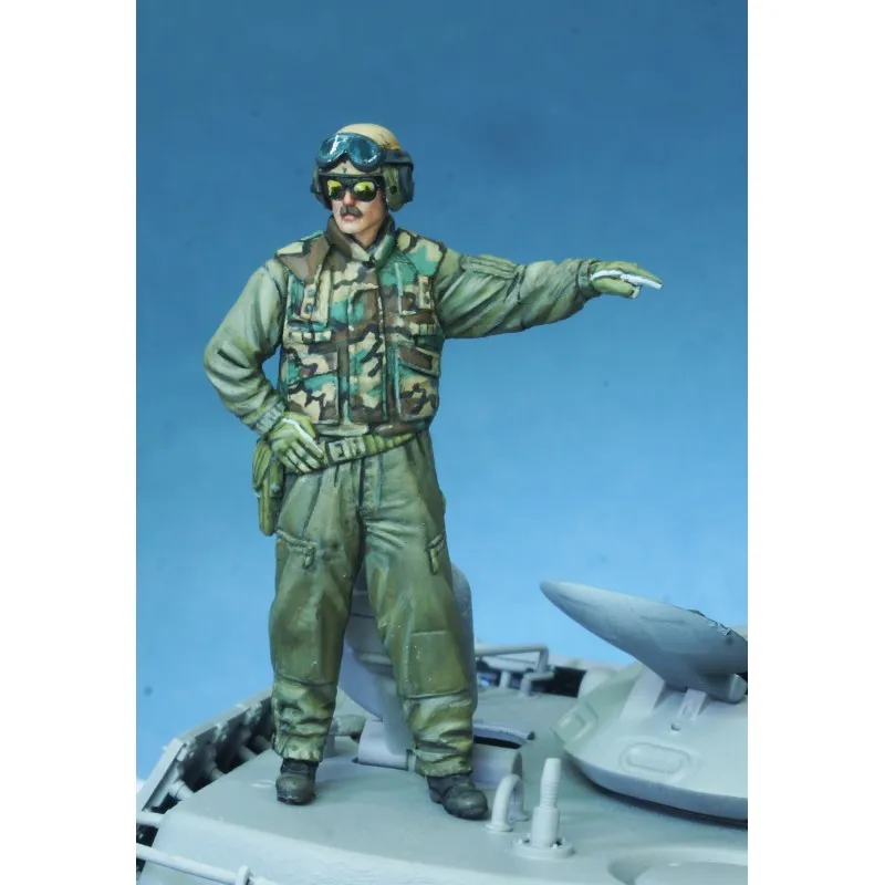 1/35 Scale Die Cast Resin Figures Model Kits Mr. Charlie (USMC tanker) Military Hobby Miniatures Unassambled and Unpainted