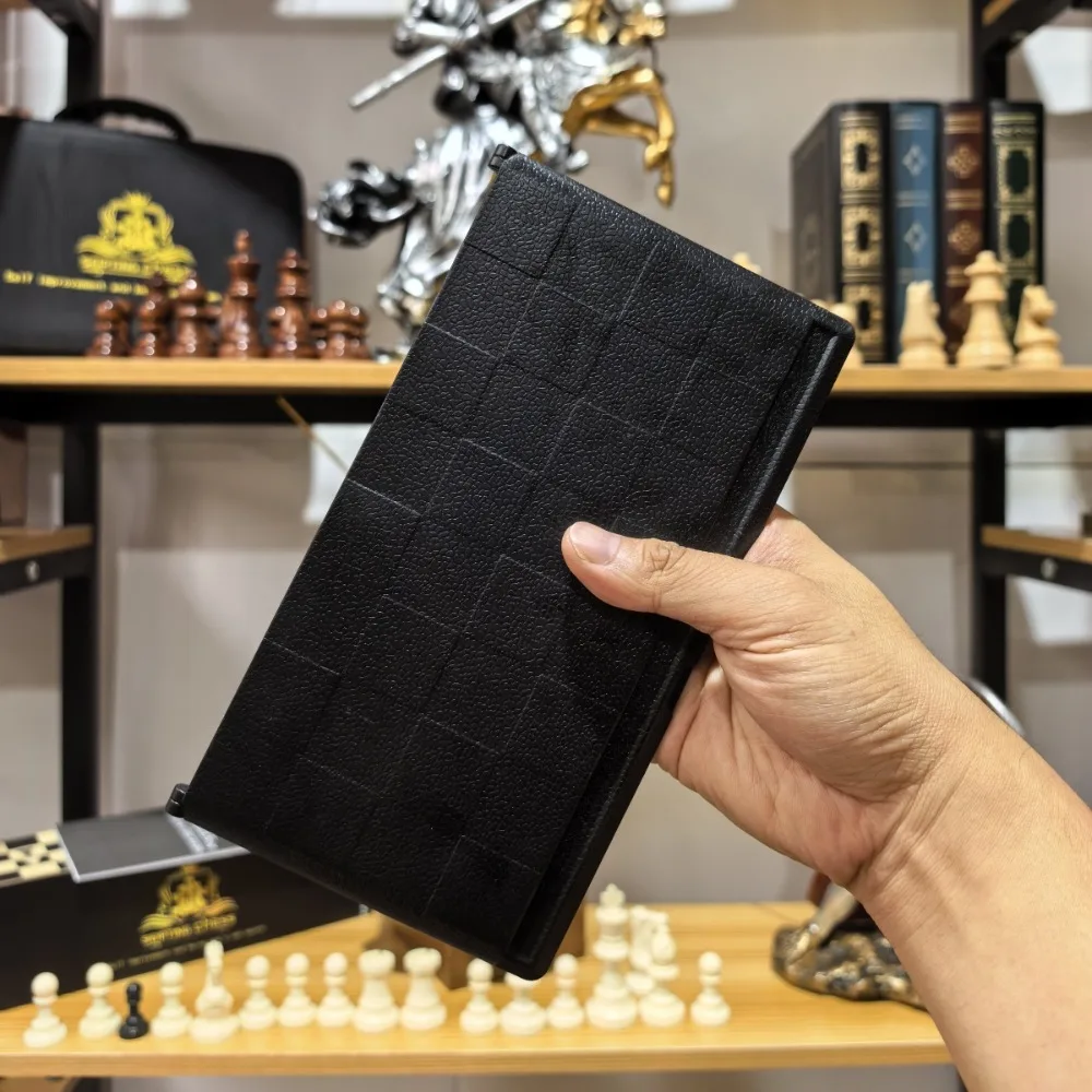 مجموعة شطرنج صغيرة مع لوحة ألعاب سفر مغناطيسية قابلة للطي 2 لعبة شطرنج صغيرة مغناطيسية قابلة للطي