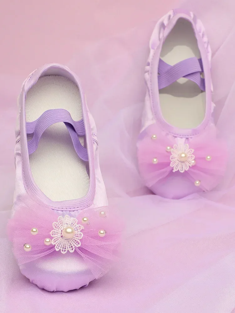 Zapato de baile de suela suave para niños, zapatos de princesa de gimnasia para interiores, con encaje de flor satinada y garra de gato para practicar Ballet y Yoga