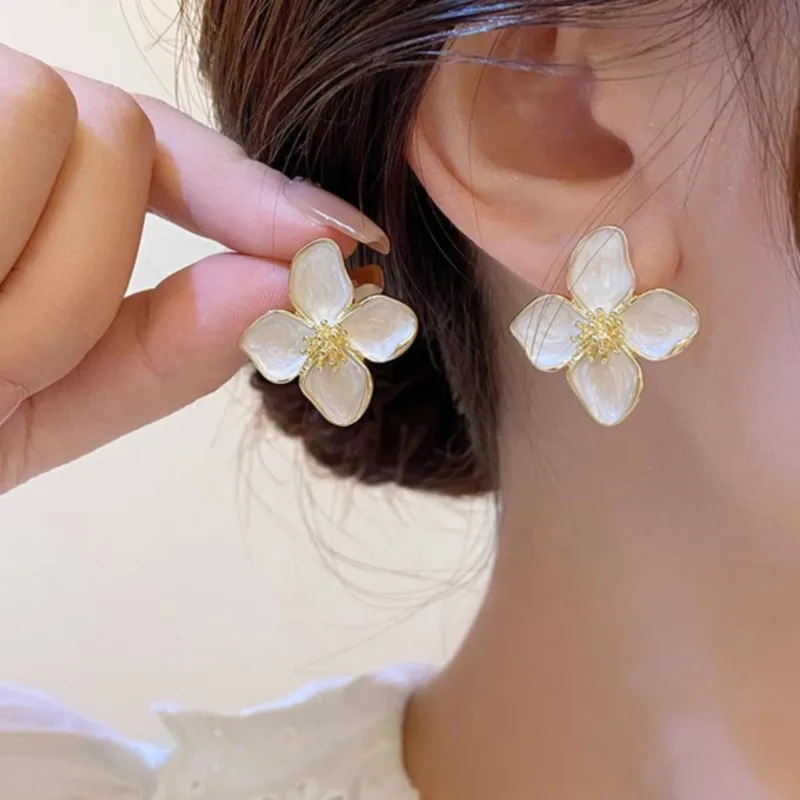 Delicate Dropped Glaze Flower Stud Earrings for Women Exaggerated French Ins Style Wedding Jewelry Gifts