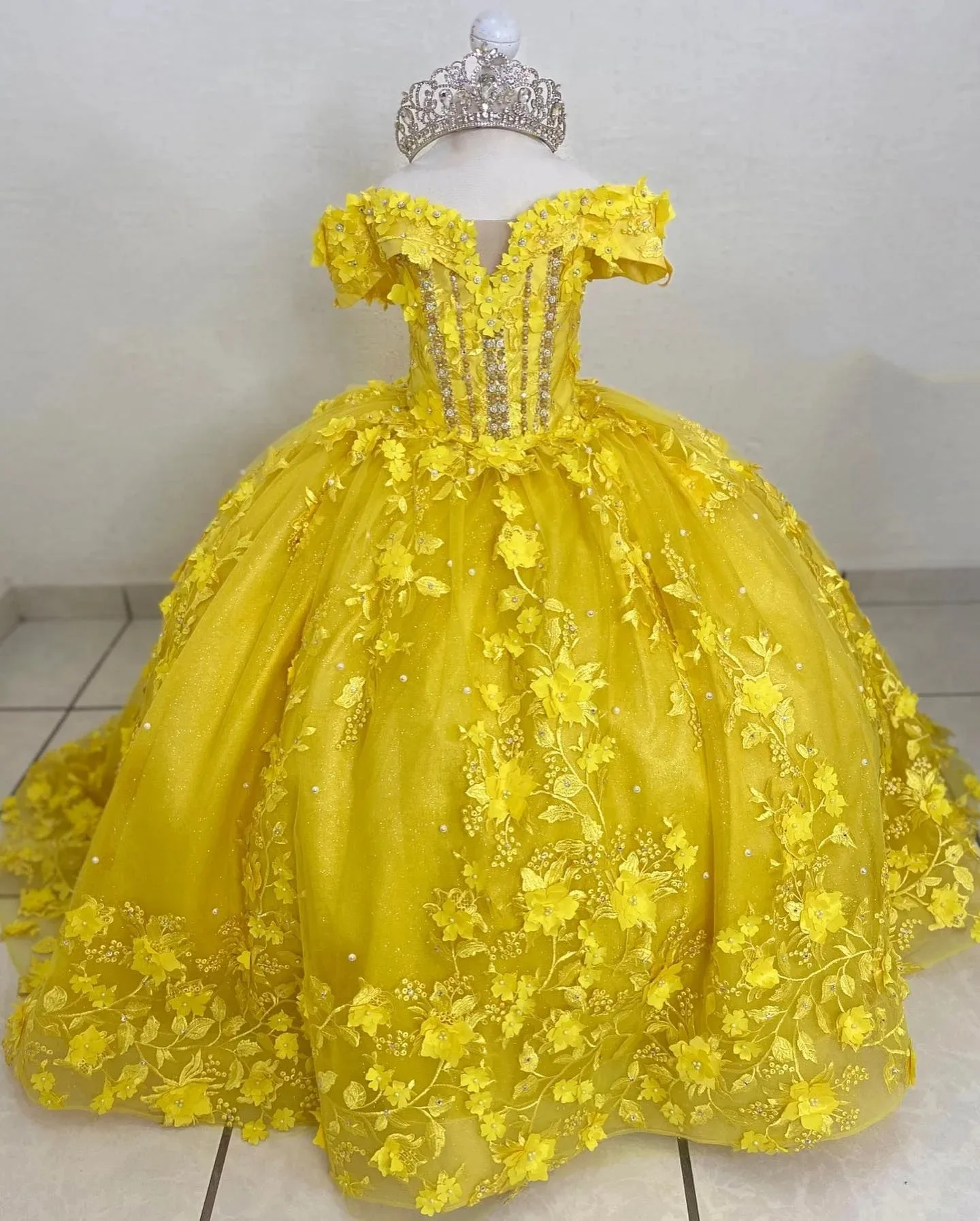

Yellow Flower Girl Dresses for Wedding Floral Lace Appliques Beaded Girl Gown for Photoshoot First Communion Gowns Customized