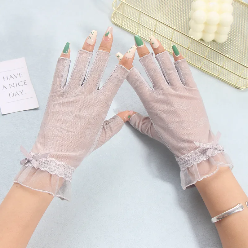Women’s Half-Finger Gloves – Ultra-Thin Ice-Silk Elastic Lace-Trimmed Fingerless Sun-Protective Gloves for Driving and Cycling