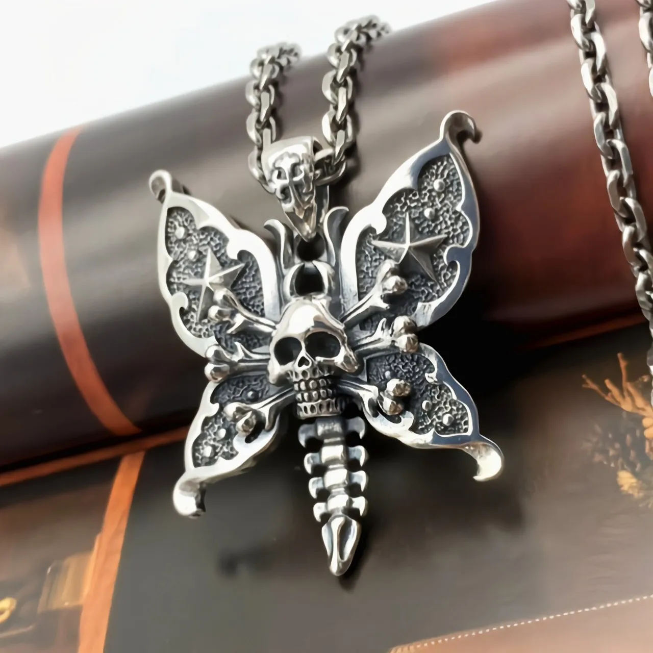 

silver S925 new skull butterfly pendant men's and women's all-matching new fashion personalized Seiko heavy industry decoration