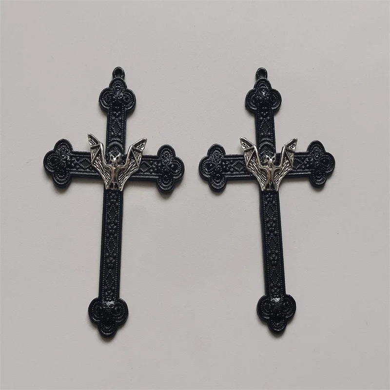 2pcs Gothic Antique Silver Color Filigree Vampire Bat Cross Pendant Vintage Religious Christian DIY Charms Jewelry Crafts Making