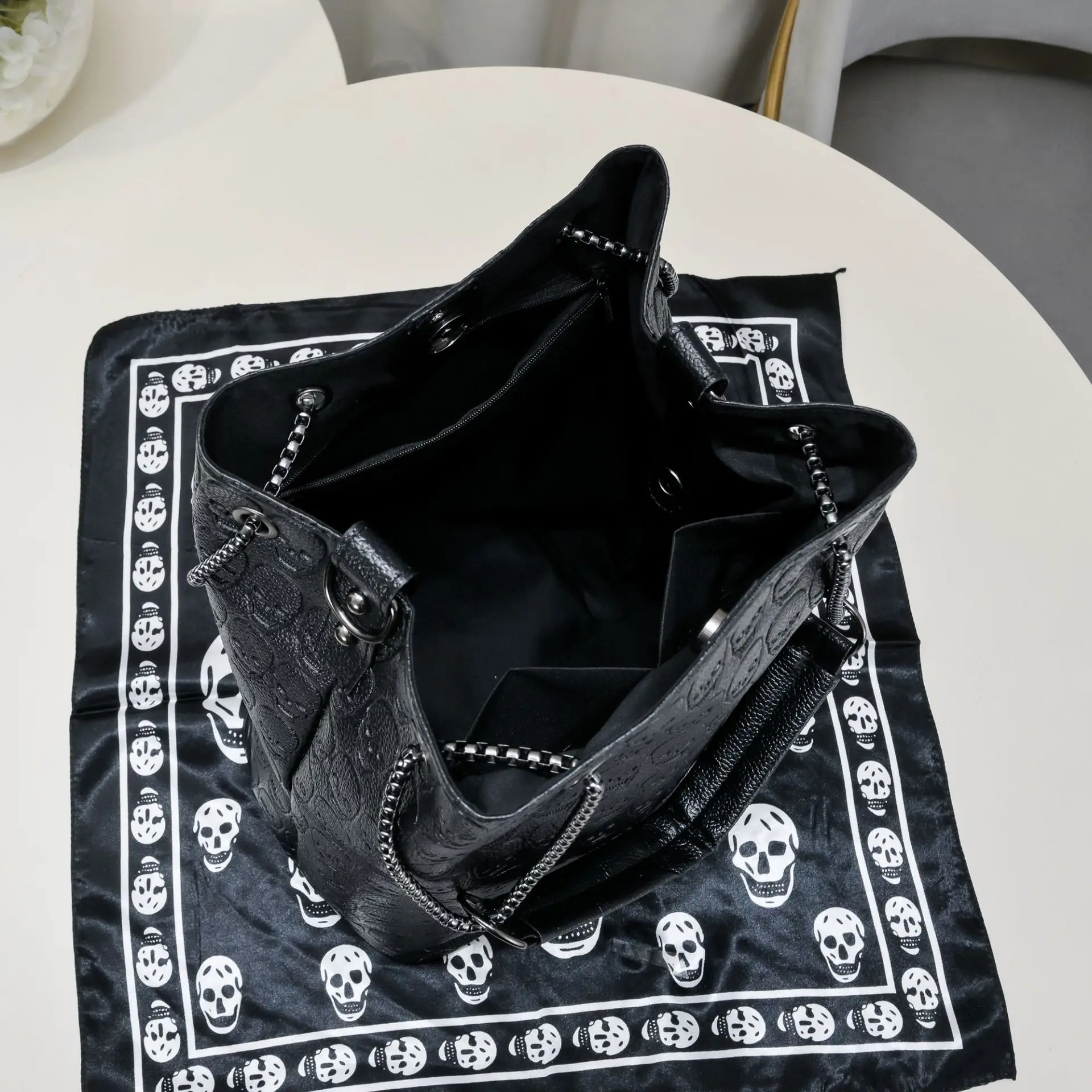 Jierotyx 2pec/set Goth Skull Print Hobo Bags for Women Punk Sacrf Decor Tote Bag borsa a tracolla a catena regalo di Halloween