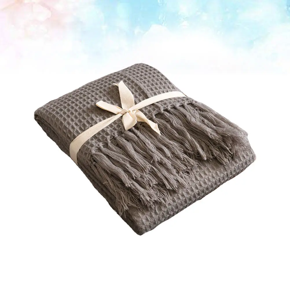 

Вязаное вручную одеяло серого цвета в современном дизайне для спальни и гостиной, мягкий плед с простым узором для прохладных вечеров