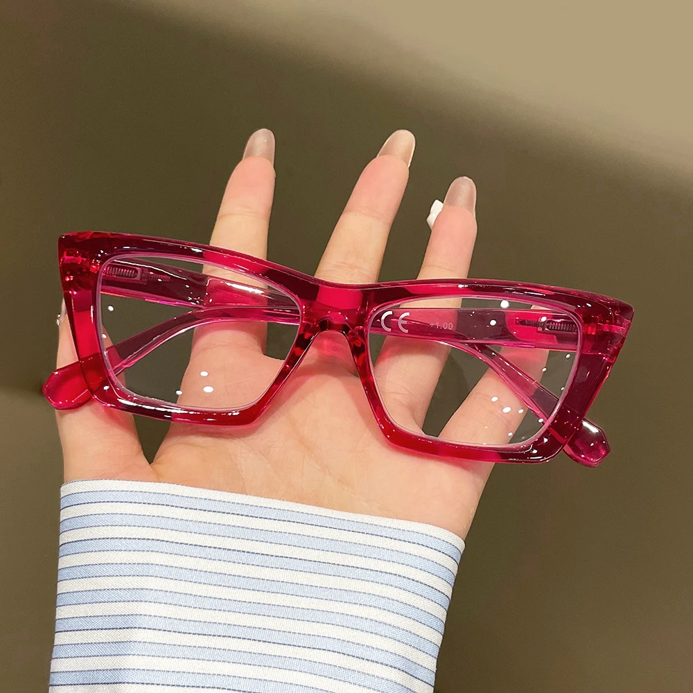 Vintage Western-style cat-eye square reading glasses with high-definition anti-blue light resin lenses, slimming effect, and versatile styling for reading and daily wear