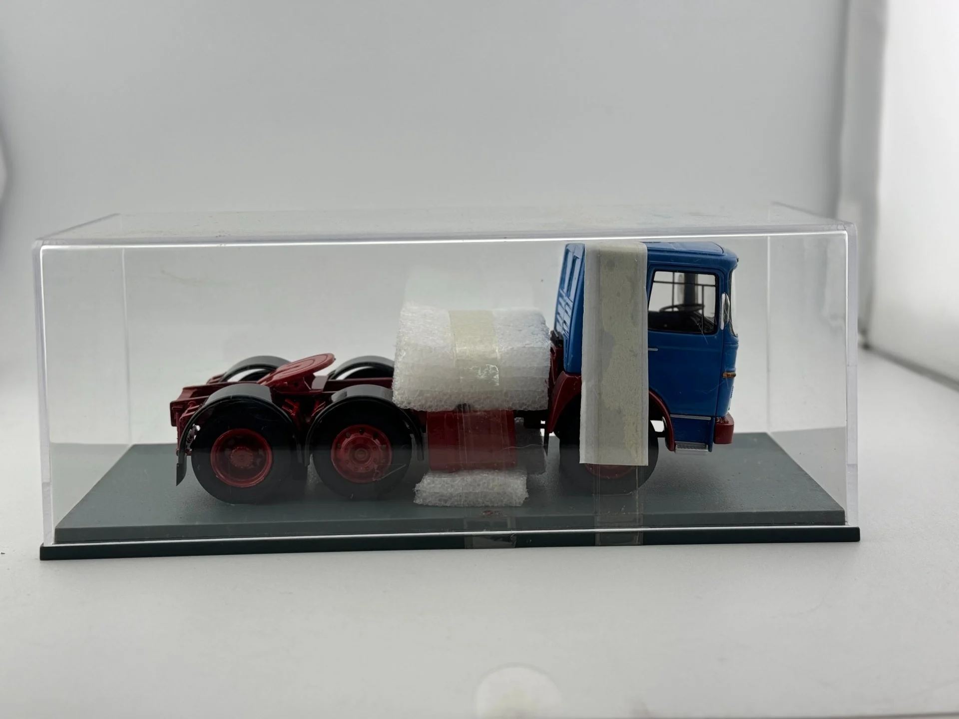 

Модель прицепа из смолы в масштабе 1/43 Neo