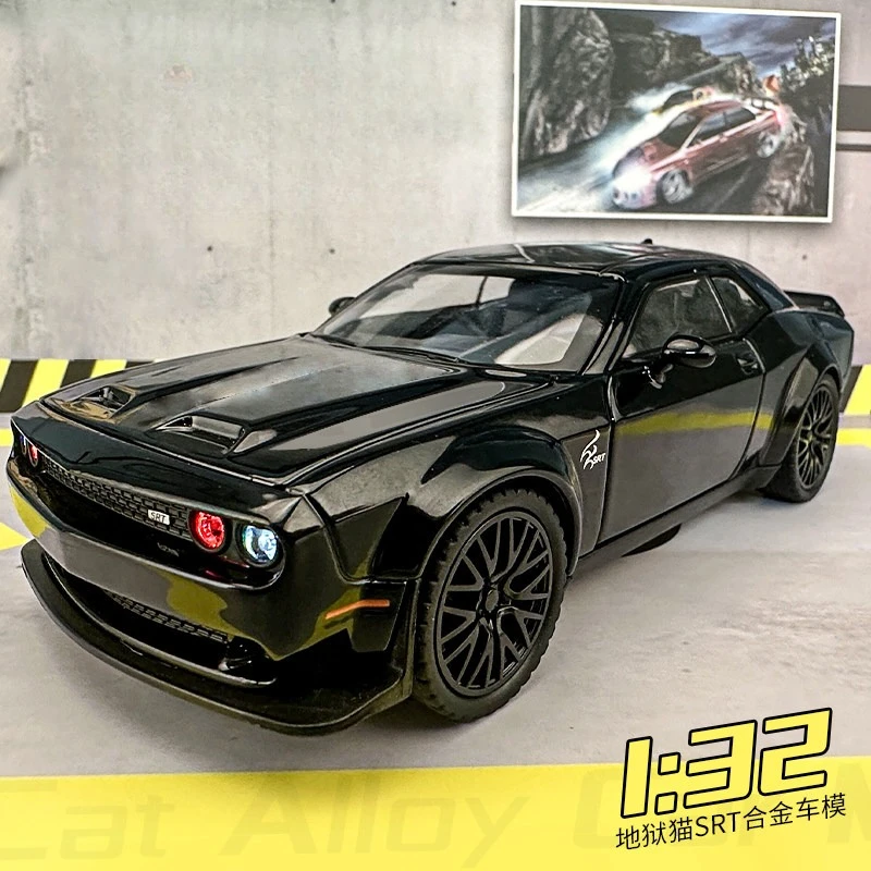 

Масштабная модель спортивного автомобиля SRT Hellcat 1:32, литая из металлического сплава, со звуком и светом, откатным механизмом, коллекционная, детская игрушка, подарок