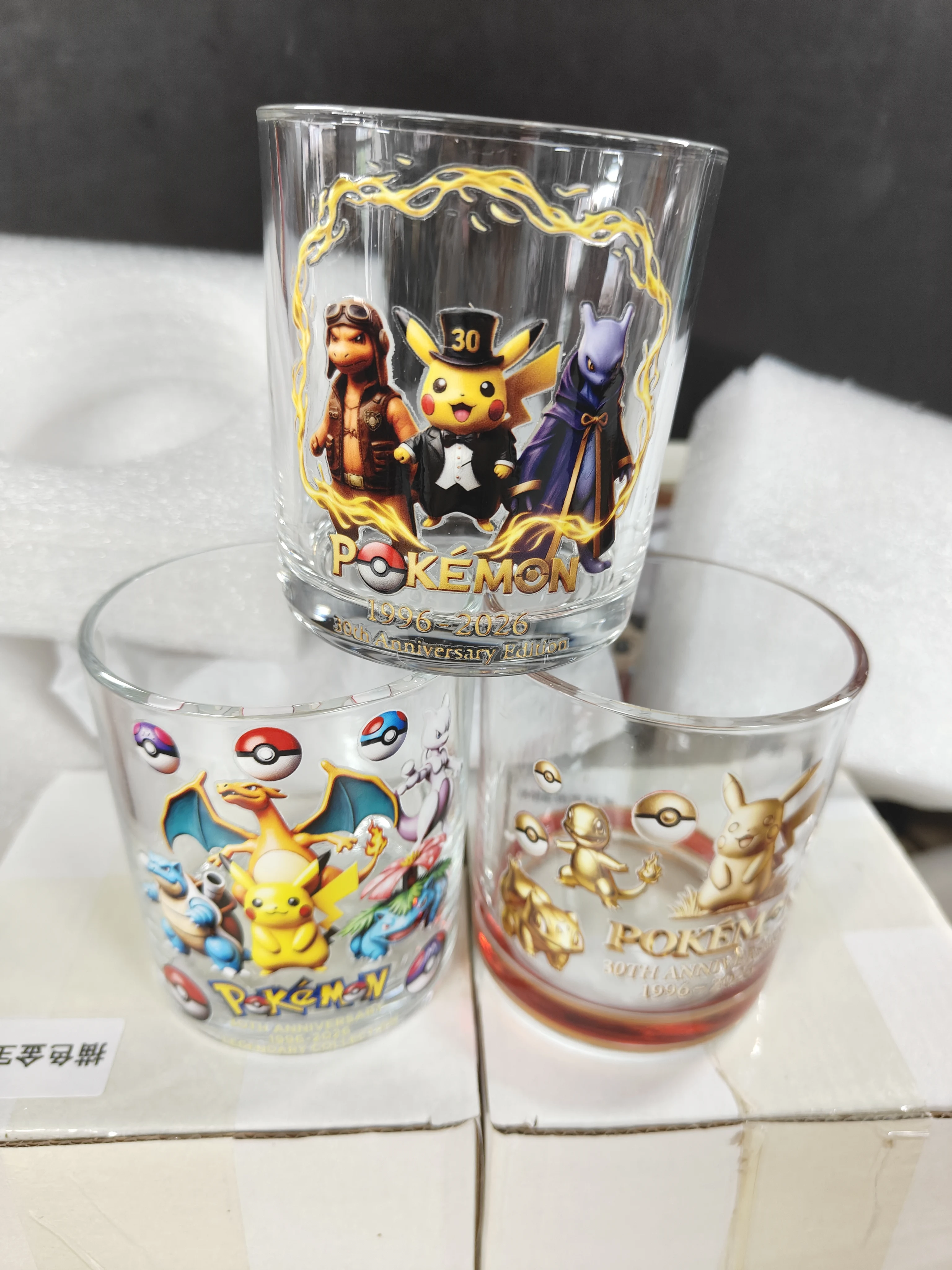 Neuer Pokémon 30. Jubiläums-Whiskey-Tumbler mit historischem Muster, Vintage-Porträt-Design, Glasbecher – Detail 3