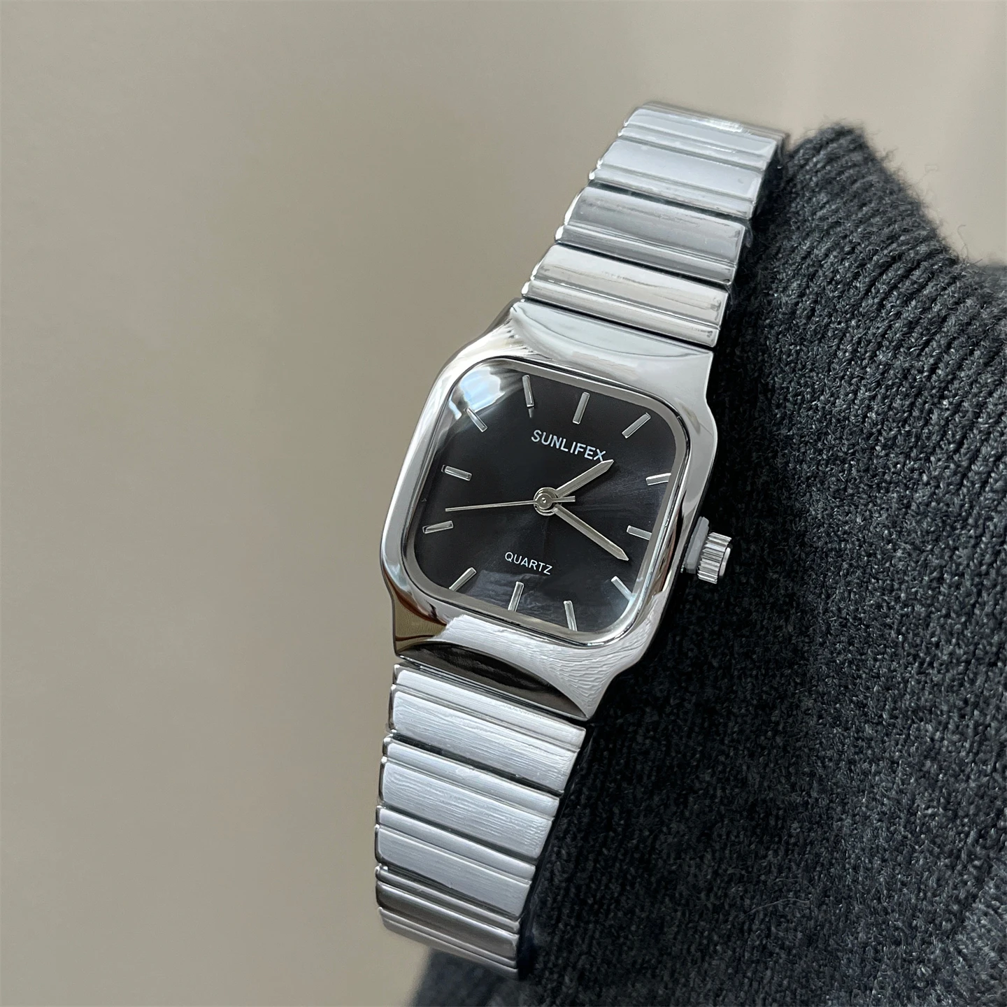 다재다능한 중세풍 여성용 사각형 니치 고급 쿼츠 소형 사각 시계