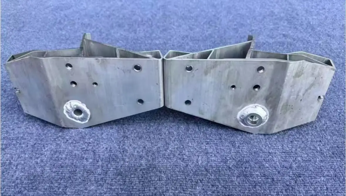 Front Crash Horn Bracket Pair 14A2596CP 14A2597CP Fit For McLaren 720S