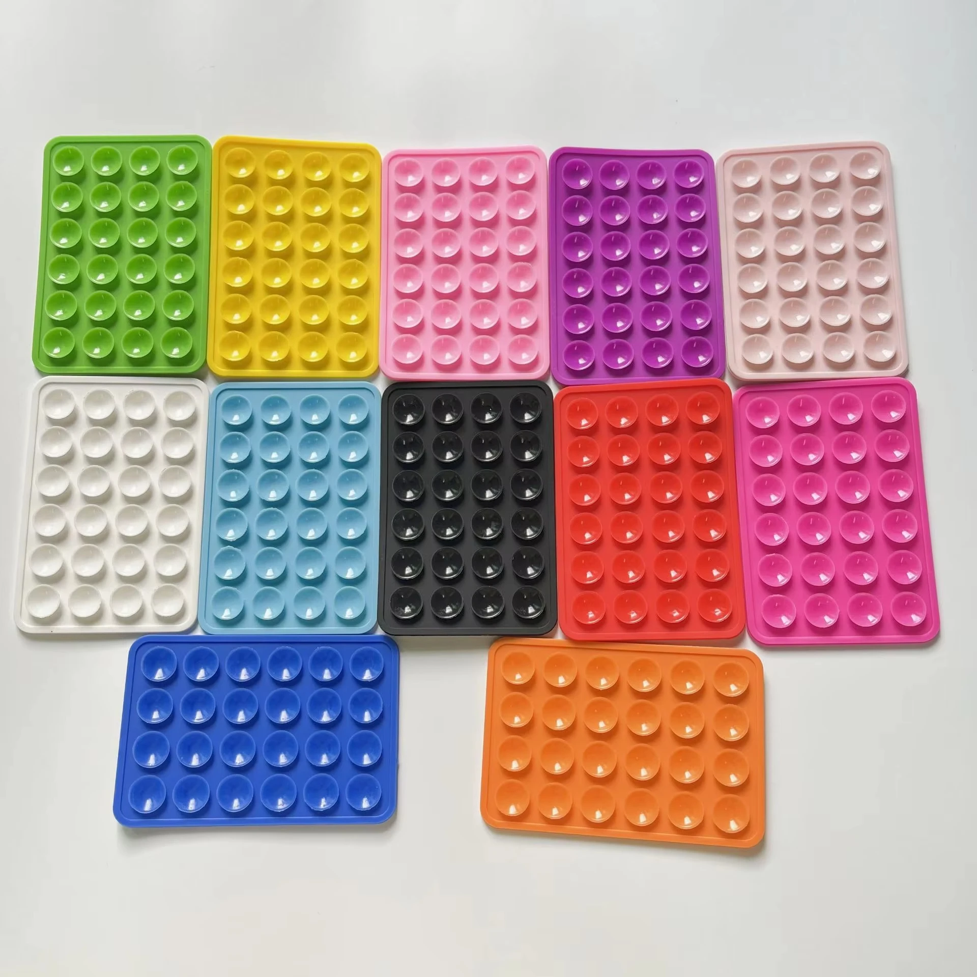 Tappetino porta telefono con ventosa in silicone Supporto da parete con ventosa multifunzionale Adesivo posteriore con supporto per custodia su un solo lato quadrato antiscivolo