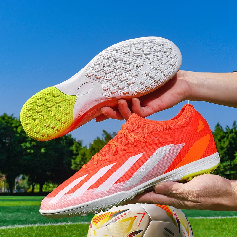 New Football Field Boots Ultralight Men Soccer Shoes Society Comfortable FG Boy Studded Sneaker Original Football Boots Sports