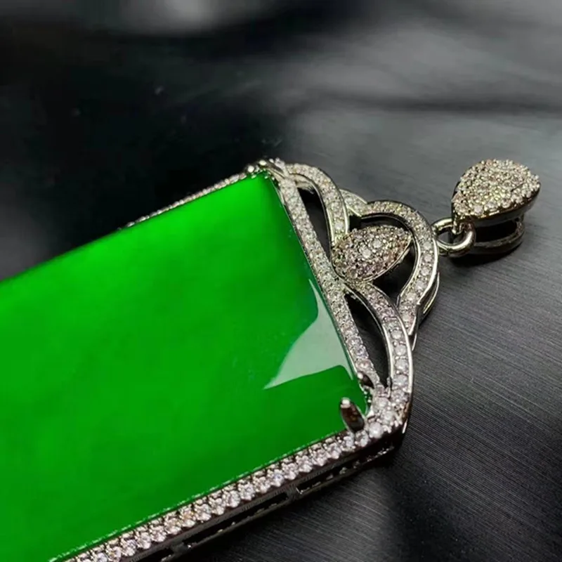 High-quality ice-clear imperial green 18k inlay with exquisite carving, loose stone size 40*32mm view 5