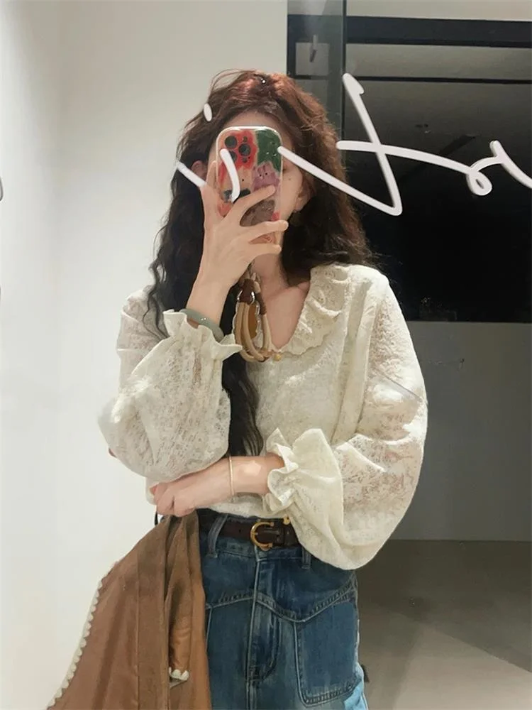 

Retro Hong Kong Style Lace Splicing Hook Flower Long Sleeve Women's Shirt Beautiful New Arrival Top for Autumn 2025
