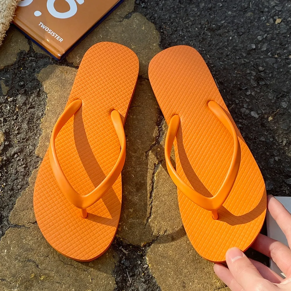 2025 new flip flops for women! Anti slip flat bottomed sandals, suitable for wearing beach shoes outside in summer