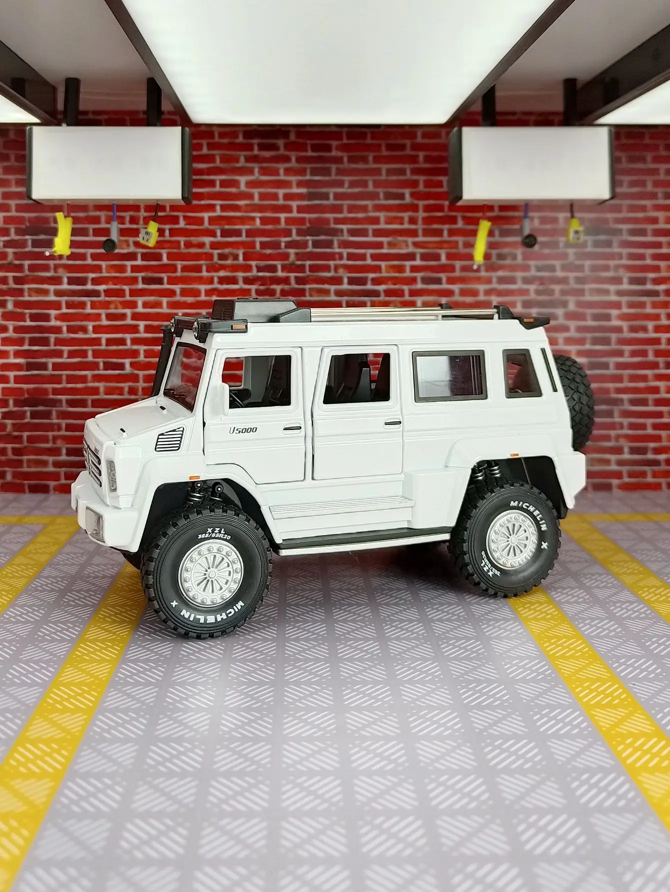 

1:28 Mercedes Benz Unimog U5000 сплав модель внедорожника автомобиль коллекция украшений внедорожник детская игрушечная машина подарок