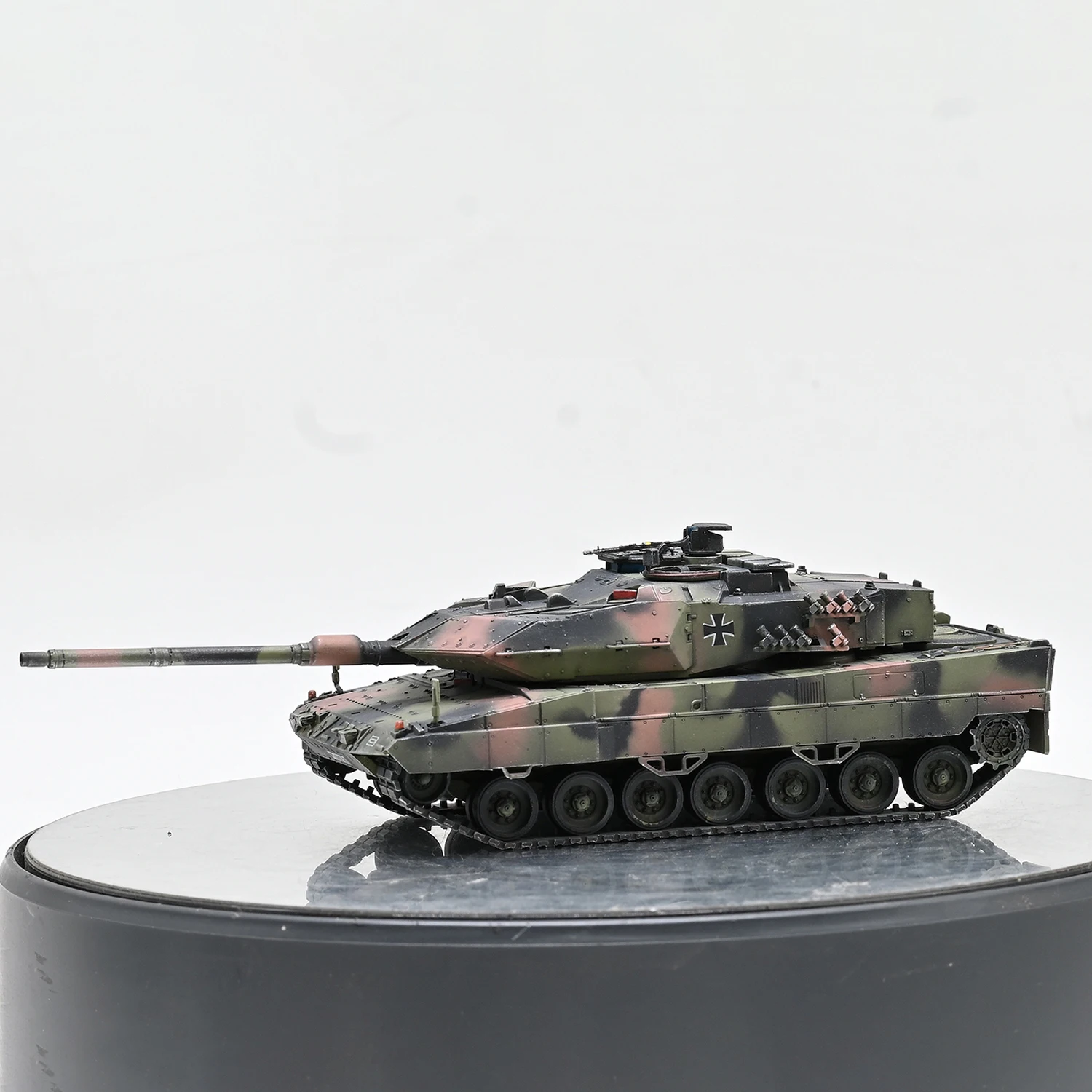 AM 1:72 Scale Plastic German Leopard 2A6EX Main Battle Tank Model Militarized Combat Track Type Classics Adult Gifts Toy Display